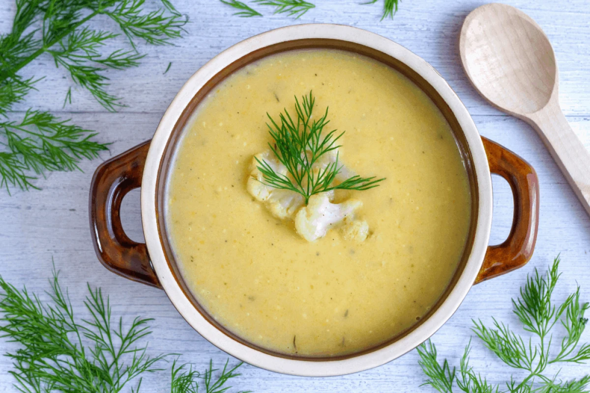 Zupa kalafiorowa z ziemniakami